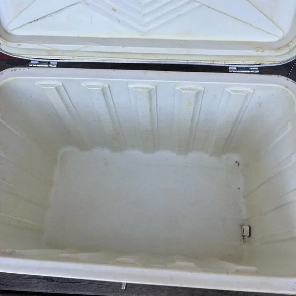 VINTAGE Metal THERMOS Latching Ice Chest Large Cooler Red And Silver 21.5x13x14 - Picture 7 of 8